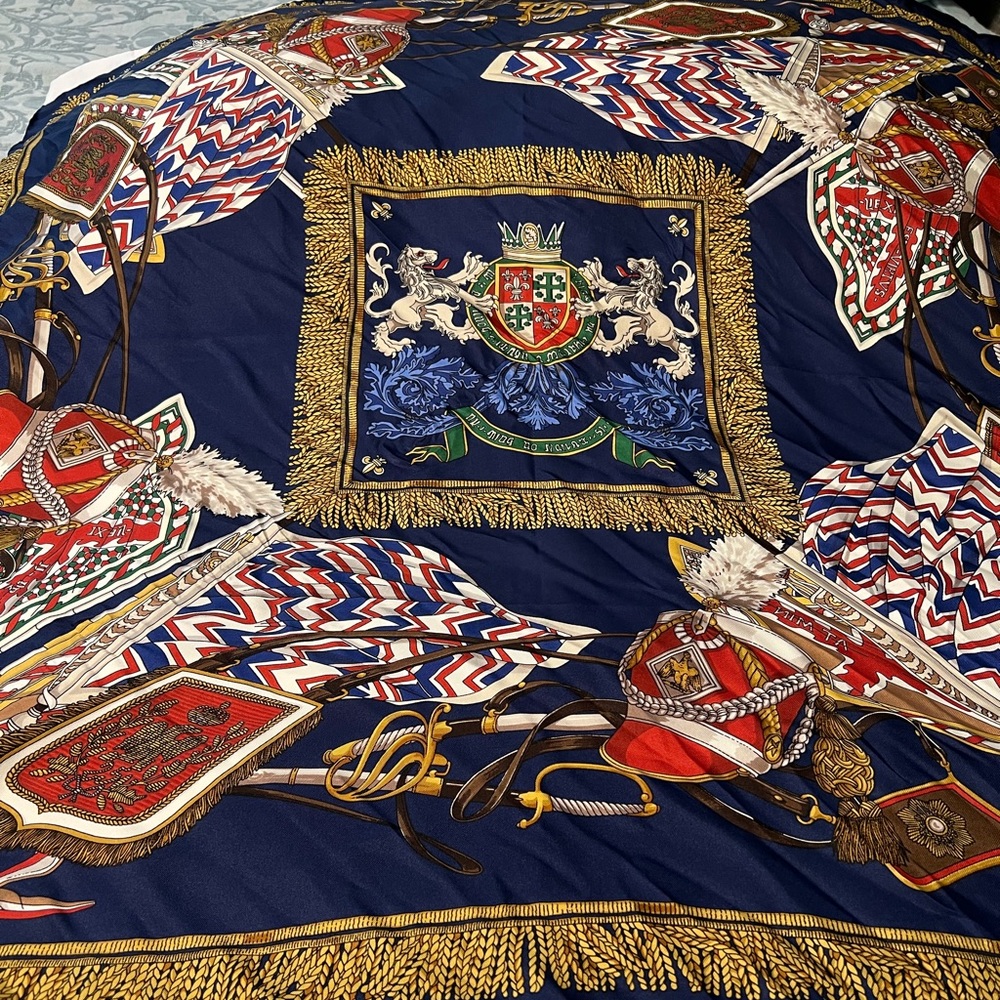 Gucci Royal Scarf - Picture 2 of 7